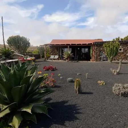 Villa Teguise Sleeps 2 Wifi *
