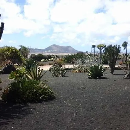 Teguise Sleeps 2 Wifi Villa *