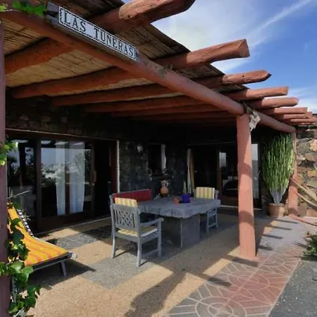 Teguise Sleeps 2 Wifi Villa *