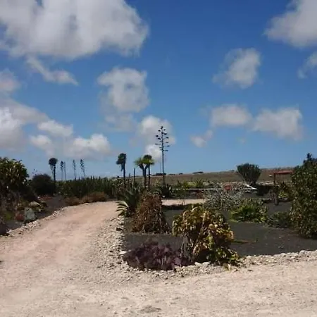 Teguise Sleeps 2 Wifi Villa *